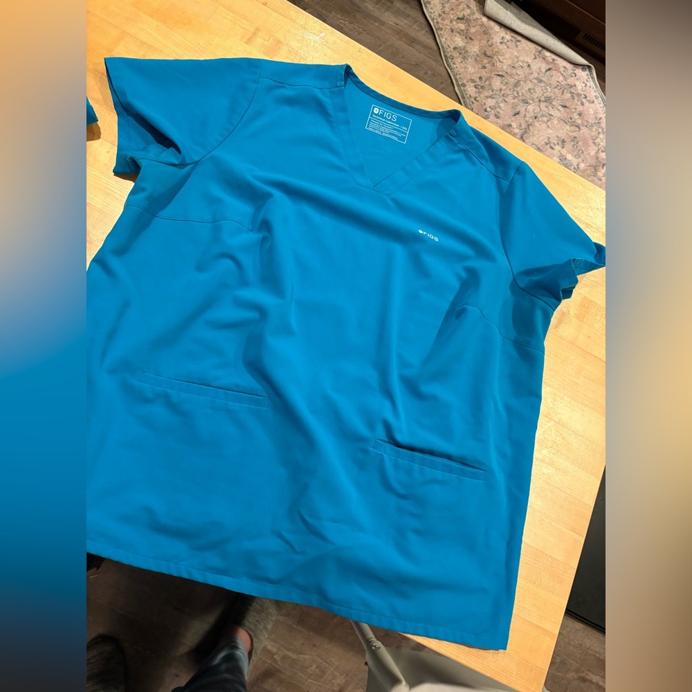 Figs V-Neck Scrub set in Bright Teal